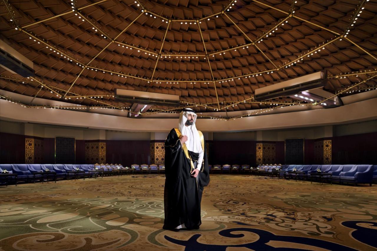 Intercontinental Riyadh By Ihg Ngoại thất bức ảnh Sheikh Ahmed at the opening of the Al-Shaqra National Museum