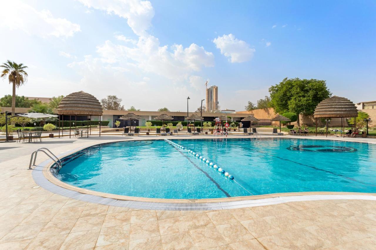 Intercontinental Riyadh By Ihg Ngoại thất bức ảnh Swimming pool at the club