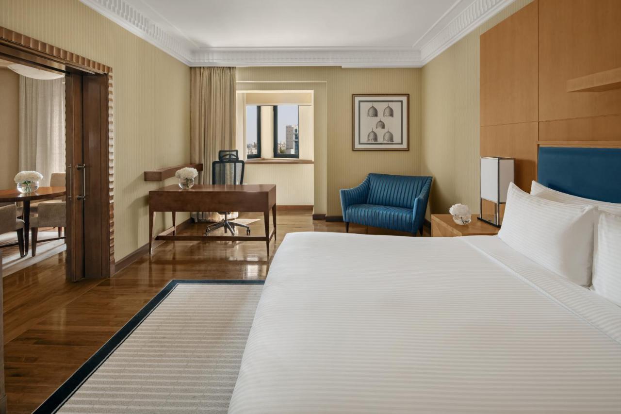 Intercontinental Riyadh By Ihg Ngoại thất bức ảnh A guest room at the hotel