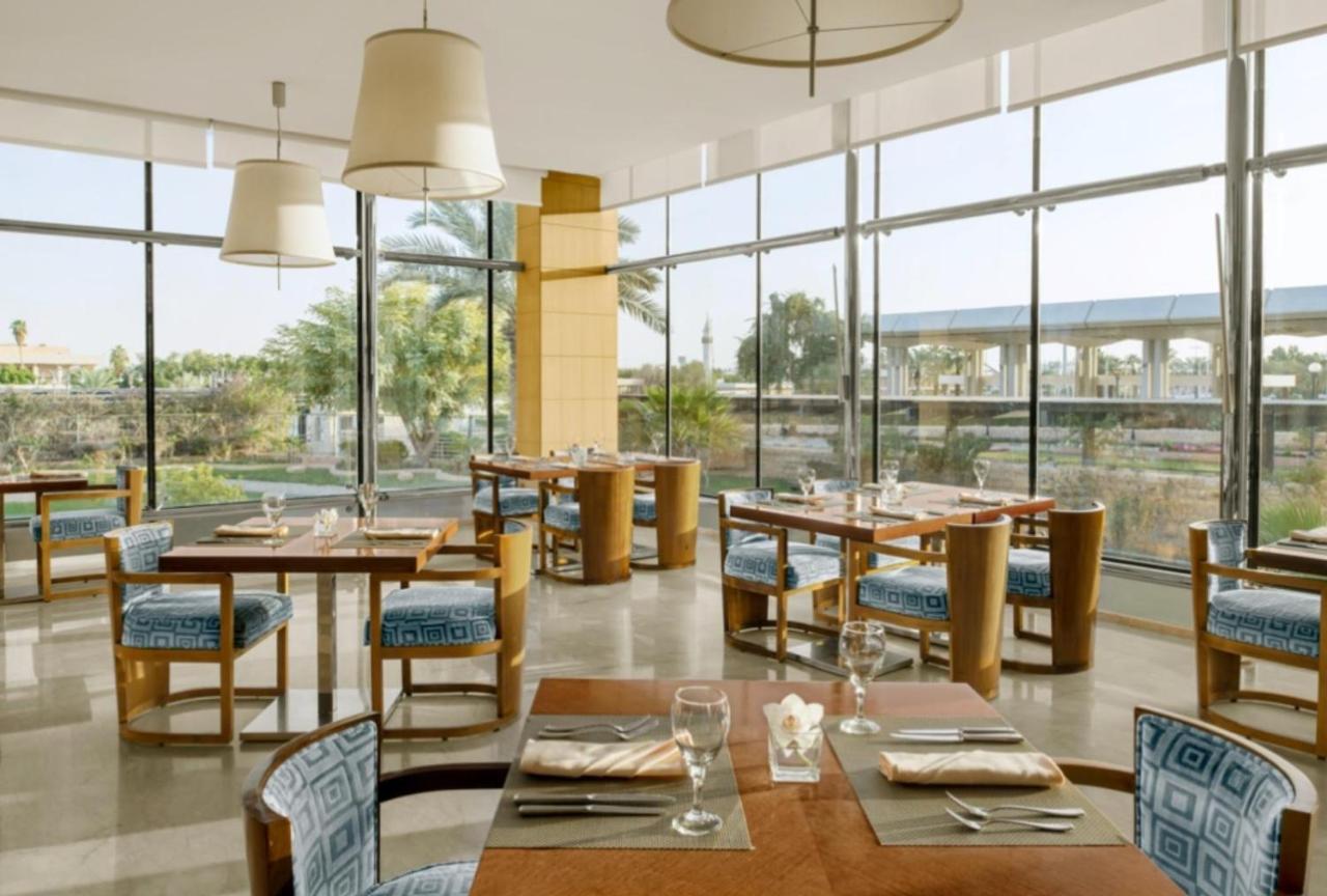 Intercontinental Riyadh By Ihg Ngoại thất bức ảnh The restaurant