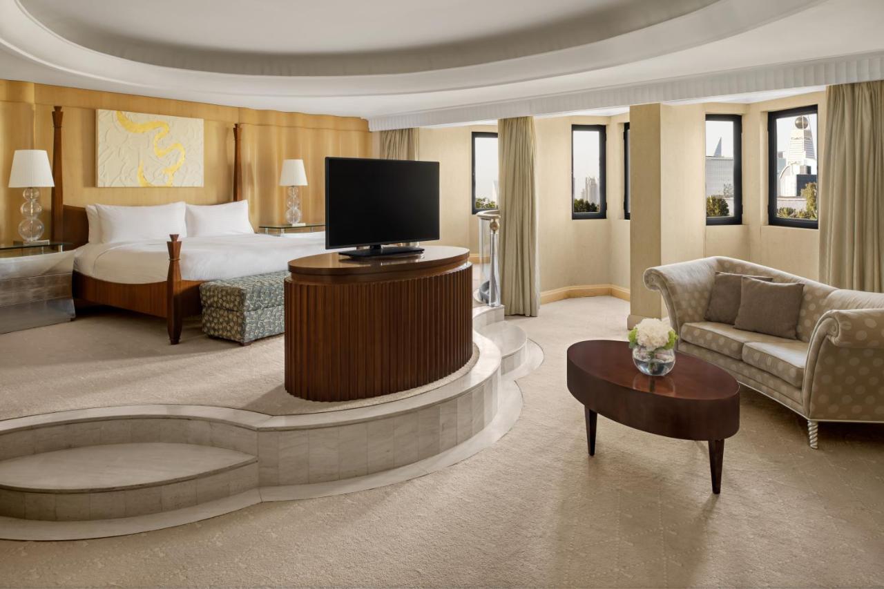 Intercontinental Riyadh By Ihg Ngoại thất bức ảnh A suite at the Conrad London St. George