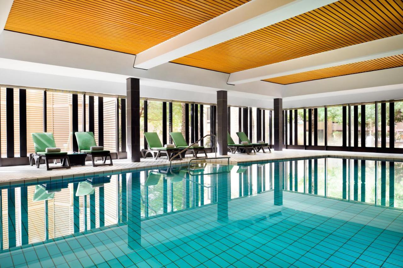 Intercontinental Riyadh By Ihg Ngoại thất bức ảnh The swimming pool at the hotel