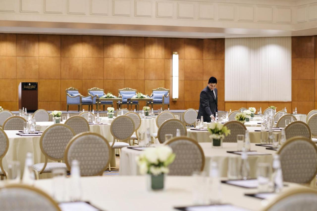 Intercontinental Riyadh By Ihg Ngoại thất bức ảnh A meeting room at the hotel