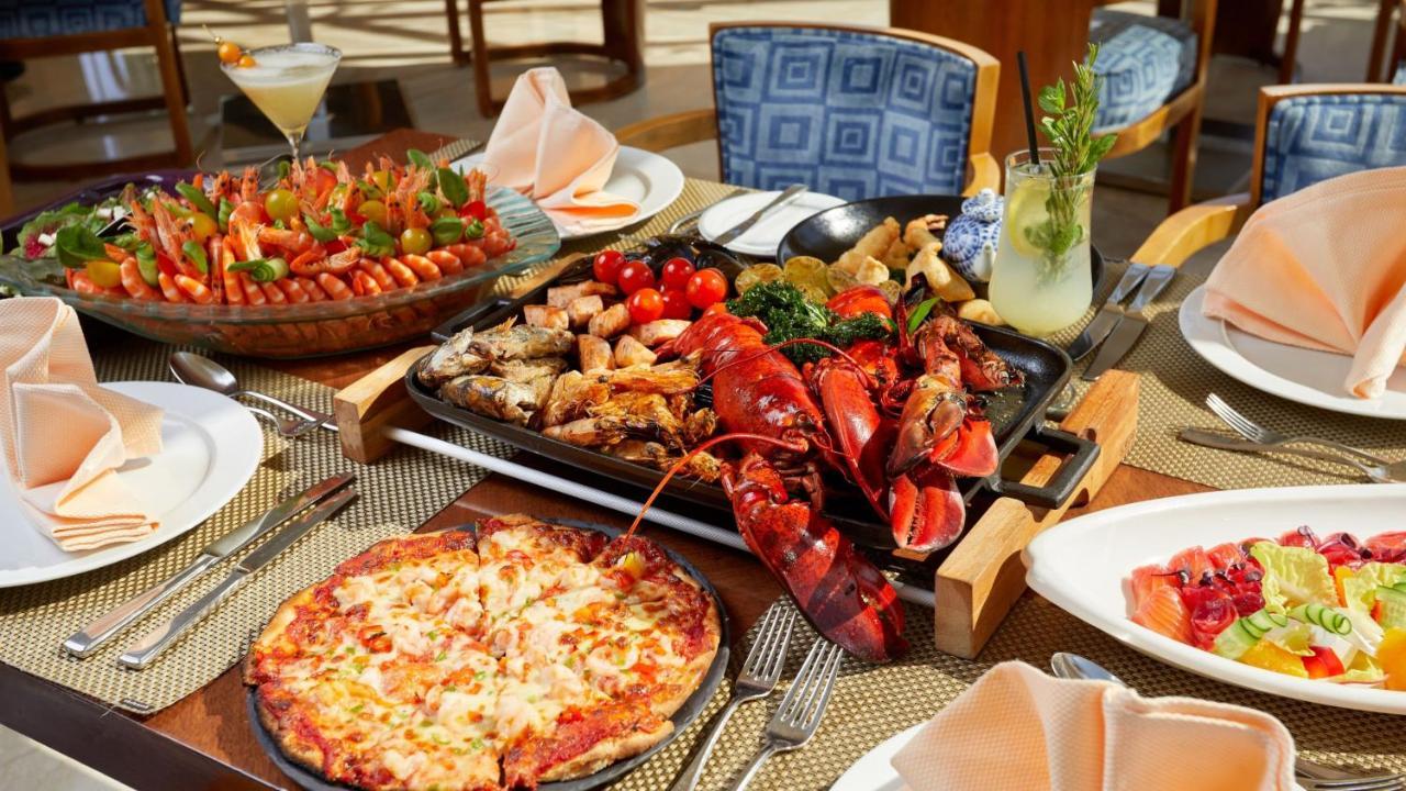 Intercontinental Riyadh By Ihg Ngoại thất bức ảnh A lobster dinner