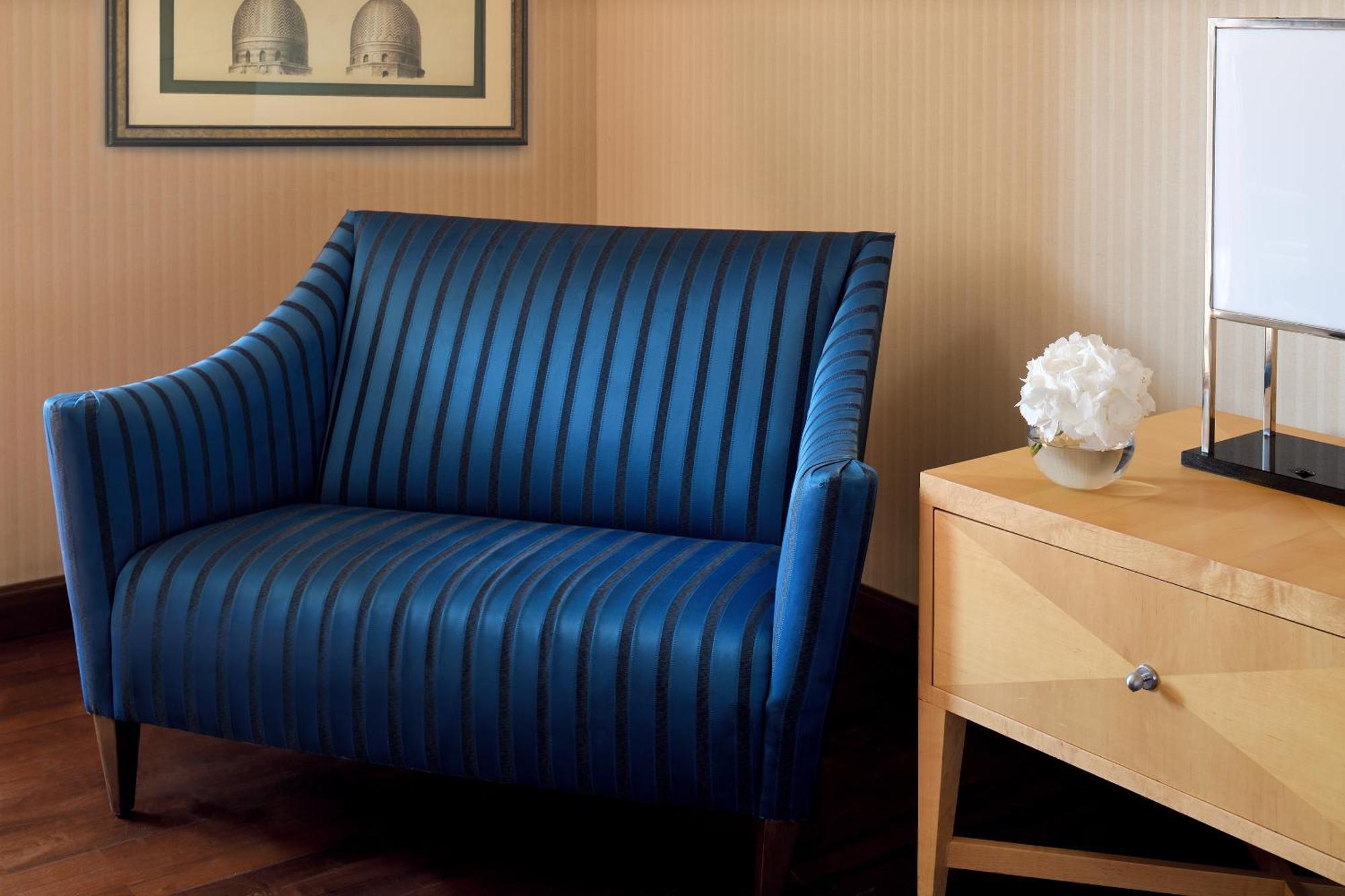 Intercontinental Riyadh By Ihg Ngoại thất bức ảnh A chair