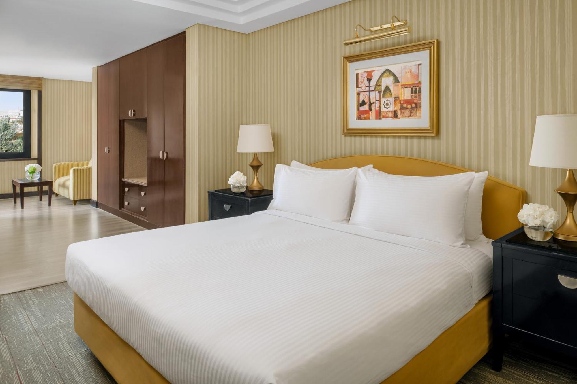 Intercontinental Riyadh By Ihg Ngoại thất bức ảnh A bedroom at the hotel